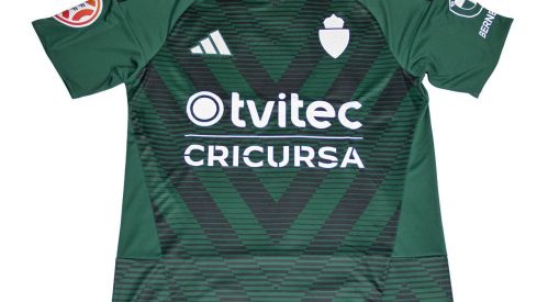 Nueva camiseta de la Ponferradina (Twitter @SDP 1922) (2)