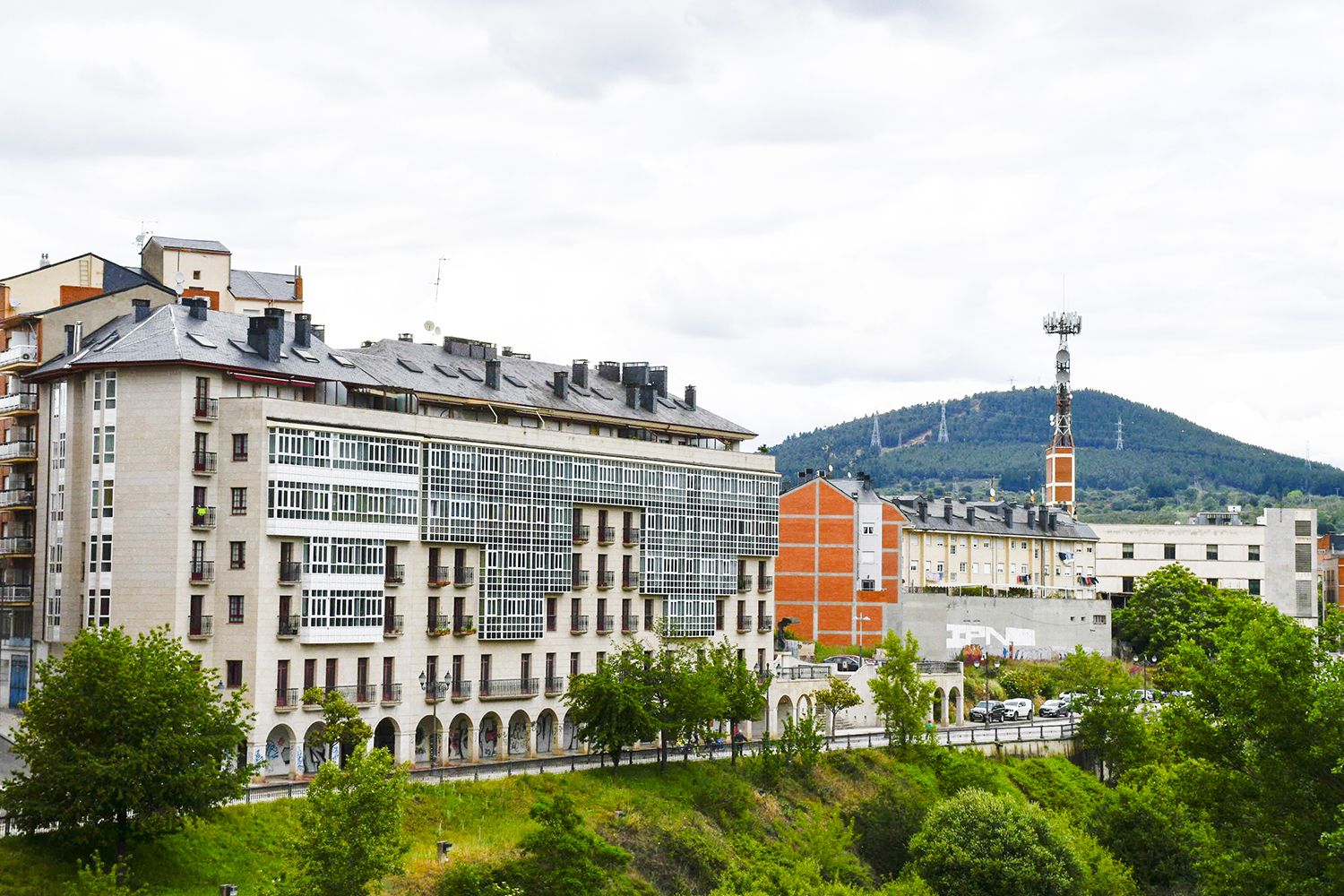Edificios de viviendas en Ponferrada Edificios de viviendas en Ponferrada