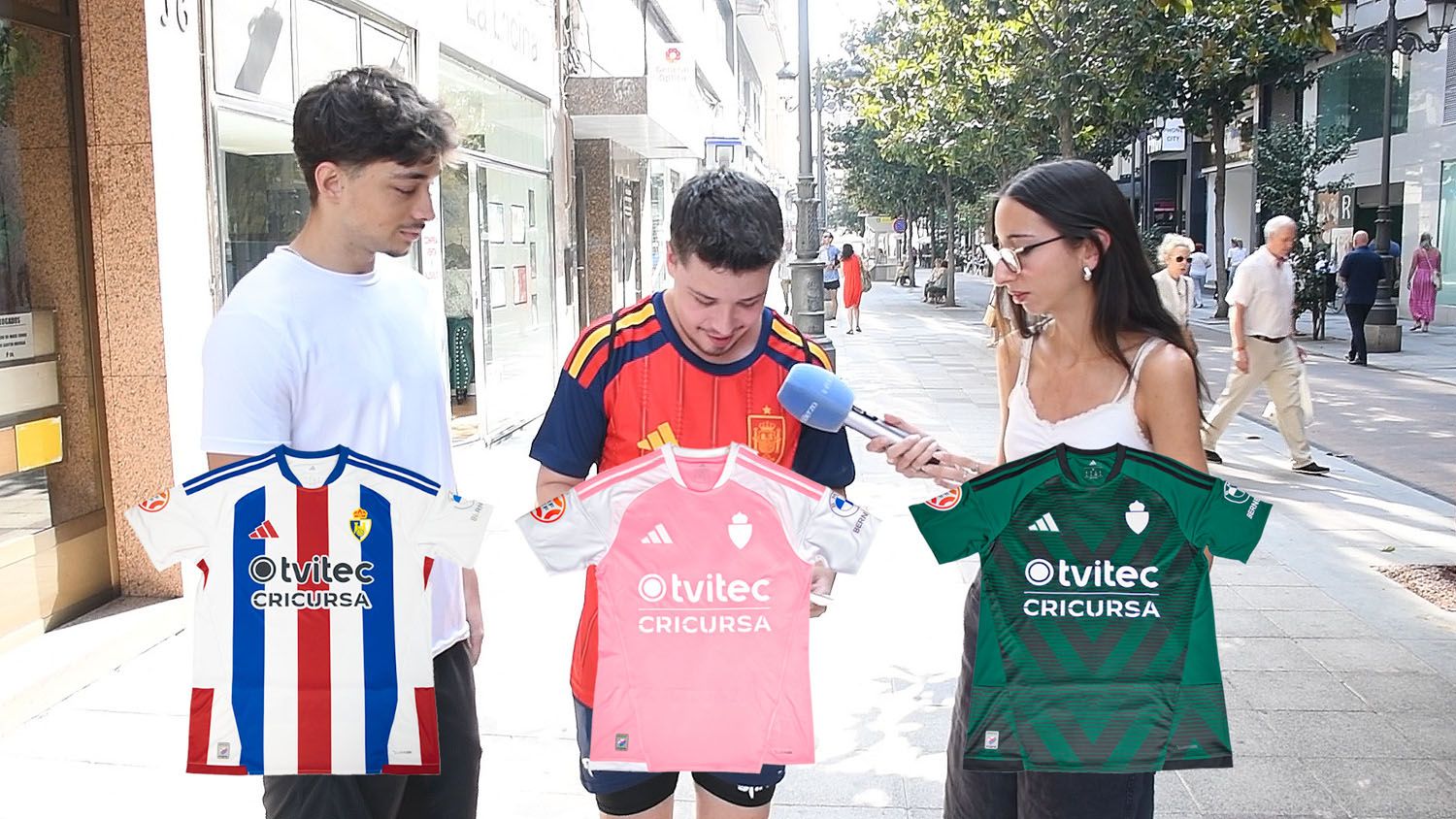 Las nuevas equipaciones de la Ponferradina(1) Las nuevas equipaciones de la Ponferradina(1)