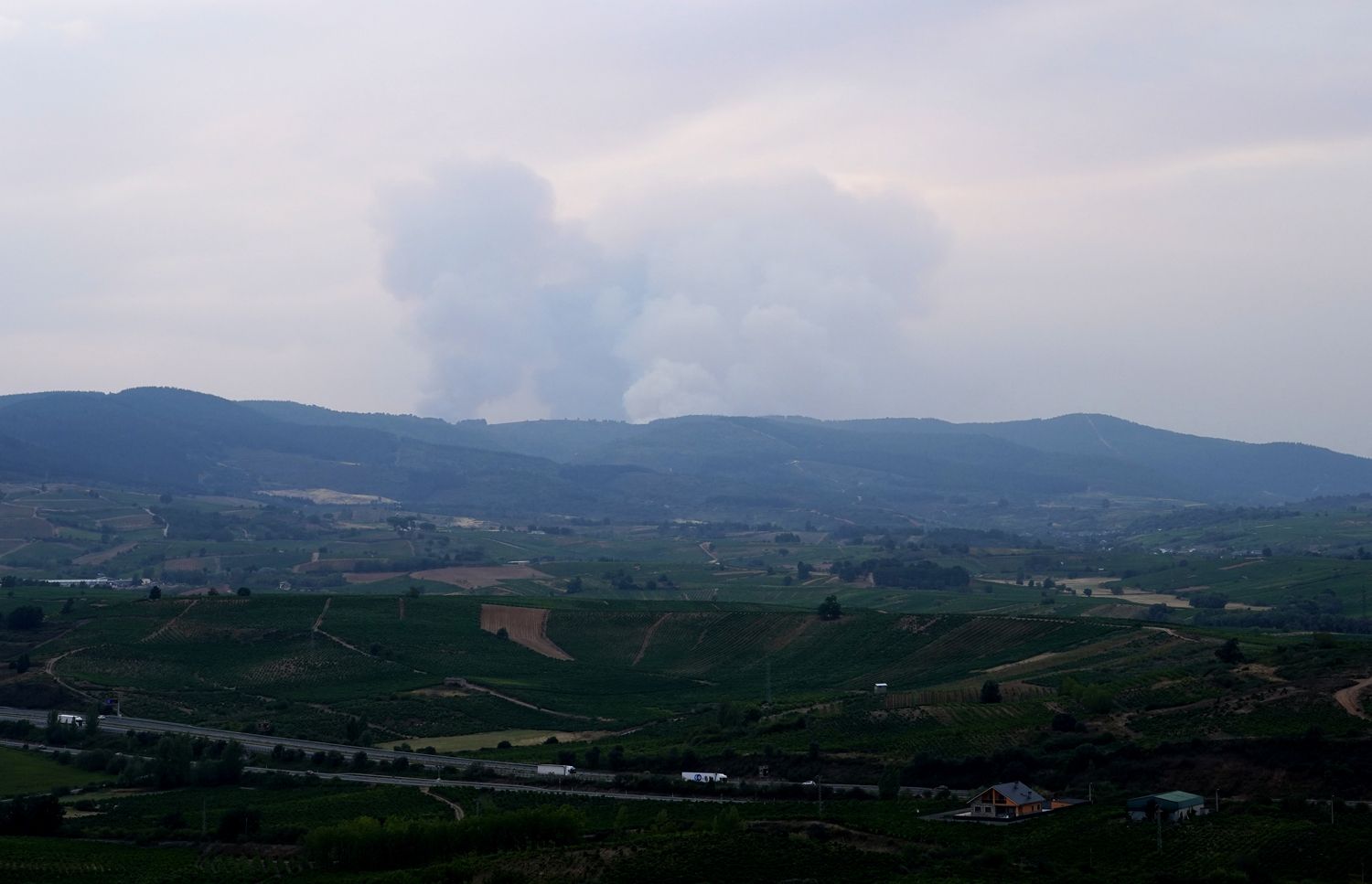 Incendio en Veguellina, perteneciente al municipio de Villafranca del Bierzo(4) | Foto: César Sánchez, ICAL Incendio en Veguellina, perteneciente al municipio de Villafranca del Bierzo(4) | Foto: César Sánchez, ICAL