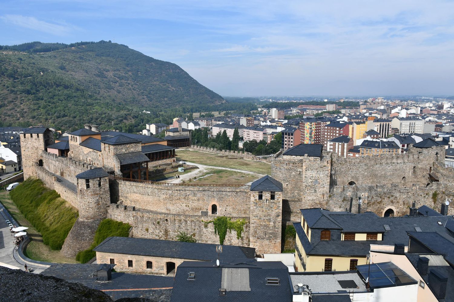 Inauguración del museo y mirador de la Basílica de La Encina de Ponferrada (43) Inauguración del museo y mirador de la Basílica de La Encina de Ponferrada (43)