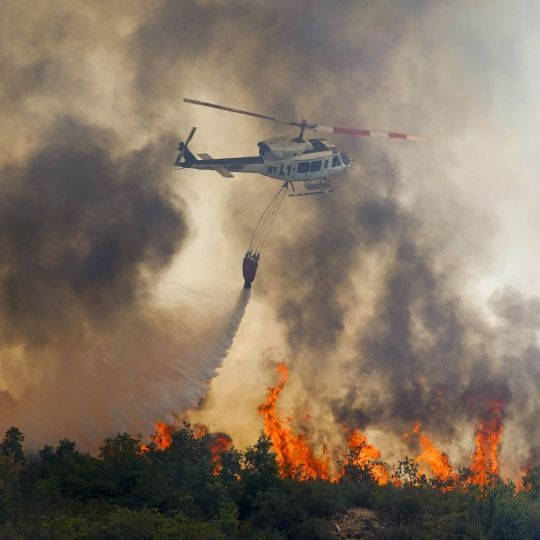 Incendio en la localidad de Veguellina, perteneciente al municipio de Villafranca del Bierzo | Foto: César Sánchez, ICAL