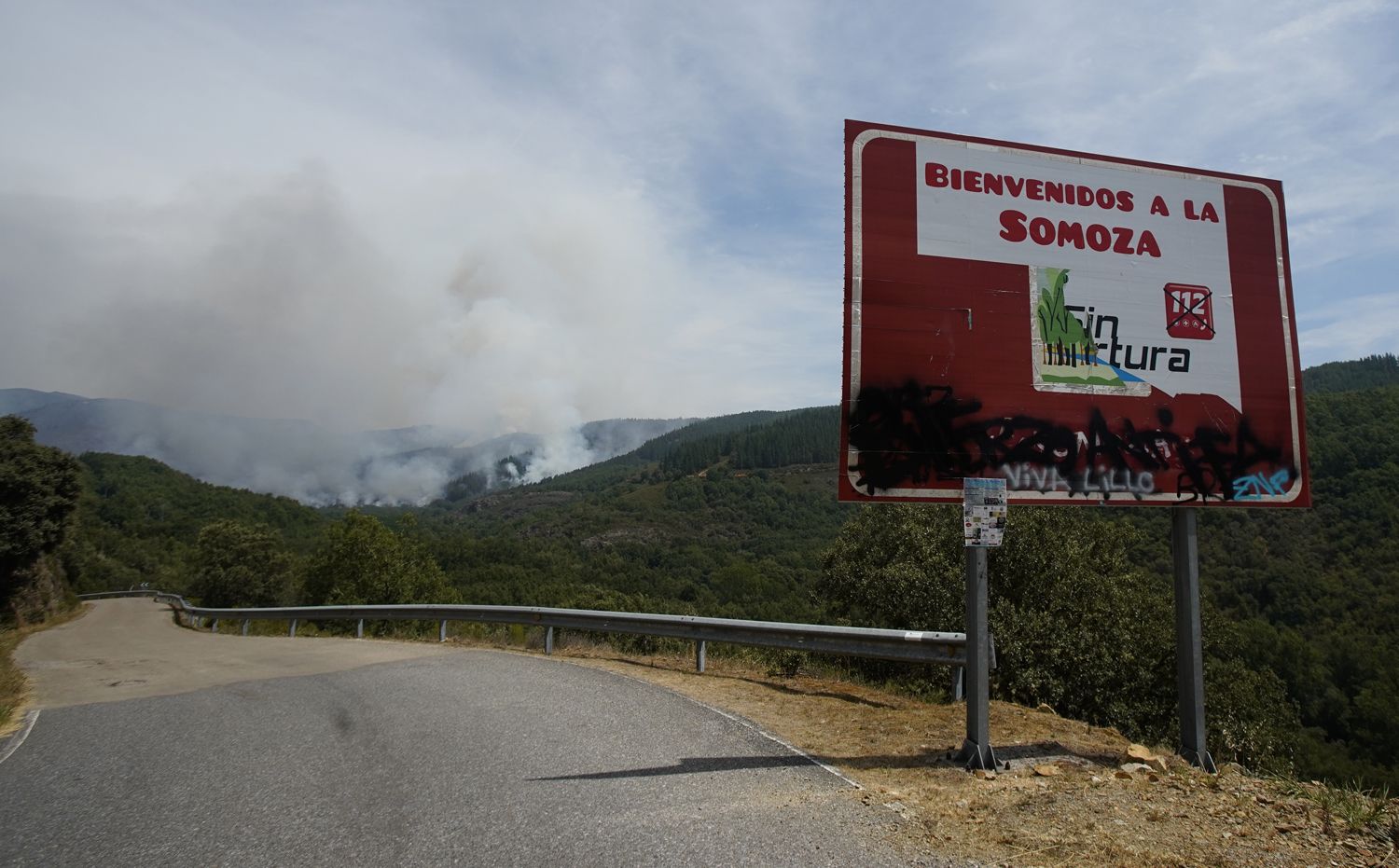 Incendio en la localidad de Veguellina, perteneciente al municipio de Villafranca del Bierzo(22) | Foto: César Sánchez, ICAL Incendio en la localidad de Veguellina, perteneciente al municipio de Villafranca del Bierzo(22) | Foto: César Sánchez, ICAL