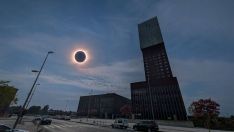 Montaje simulando el eclipse solar total del 12 de agosto en El Bierzo | Foto: Dani Merino, InfoBierzo