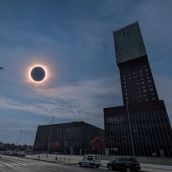 Montaje simulando el eclipse solar total del 12 de agosto en El Bierzo | Foto: Dani Merino, InfoBierzo Montaje simulando el eclipse solar total del 12 de agosto en El Bierzo | Foto: Dani Merino, InfoBierzo