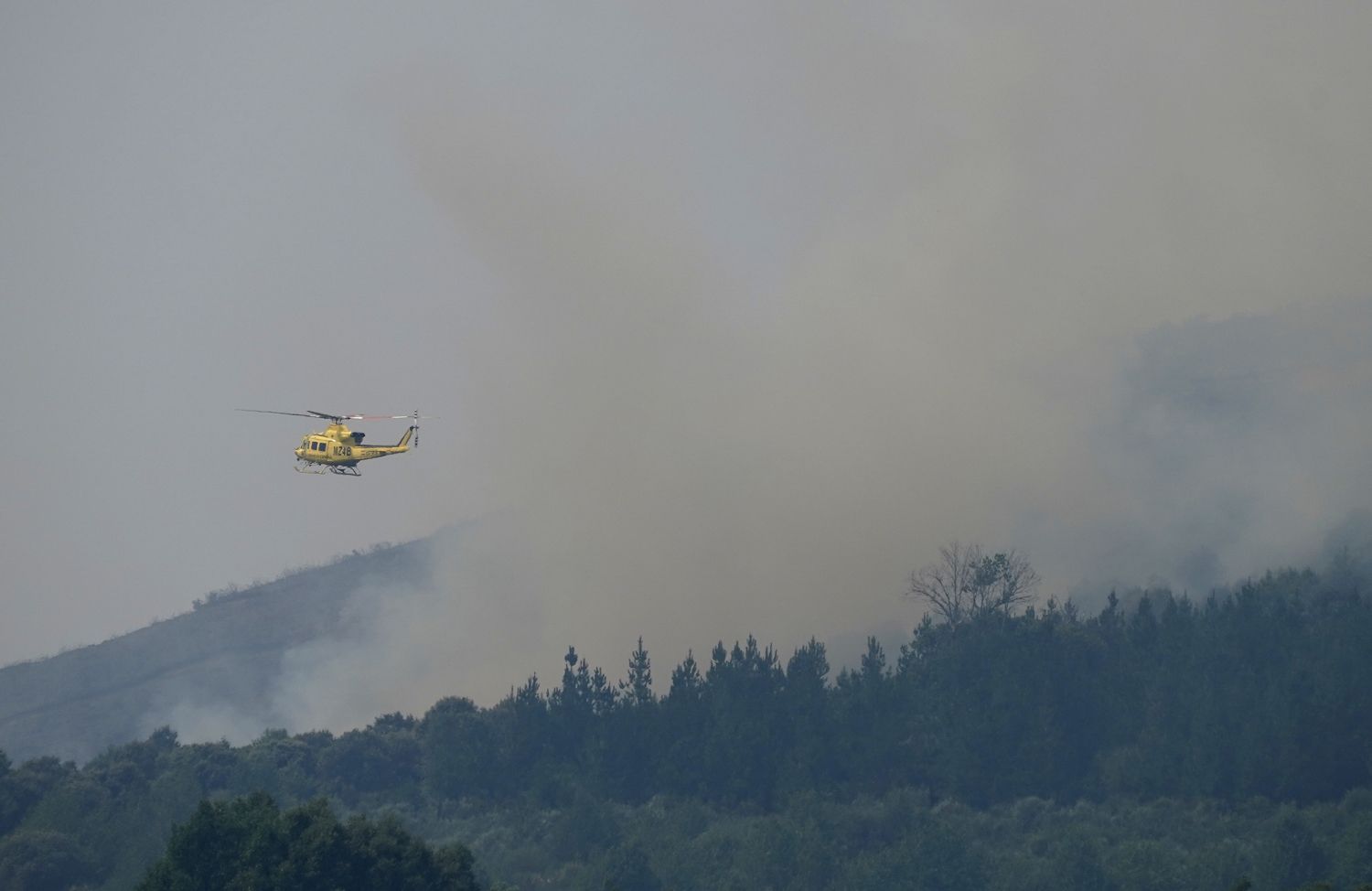 El incendio declarado en Veguellina avanza hacia la localidad de Moreda (Vega de Espinareda) (10) | Foto: César Sánchez, ICAL El incendio declarado en Veguellina avanza hacia la localidad de Moreda (Vega de Espinareda) (10) | Foto: César Sánchez, ICAL