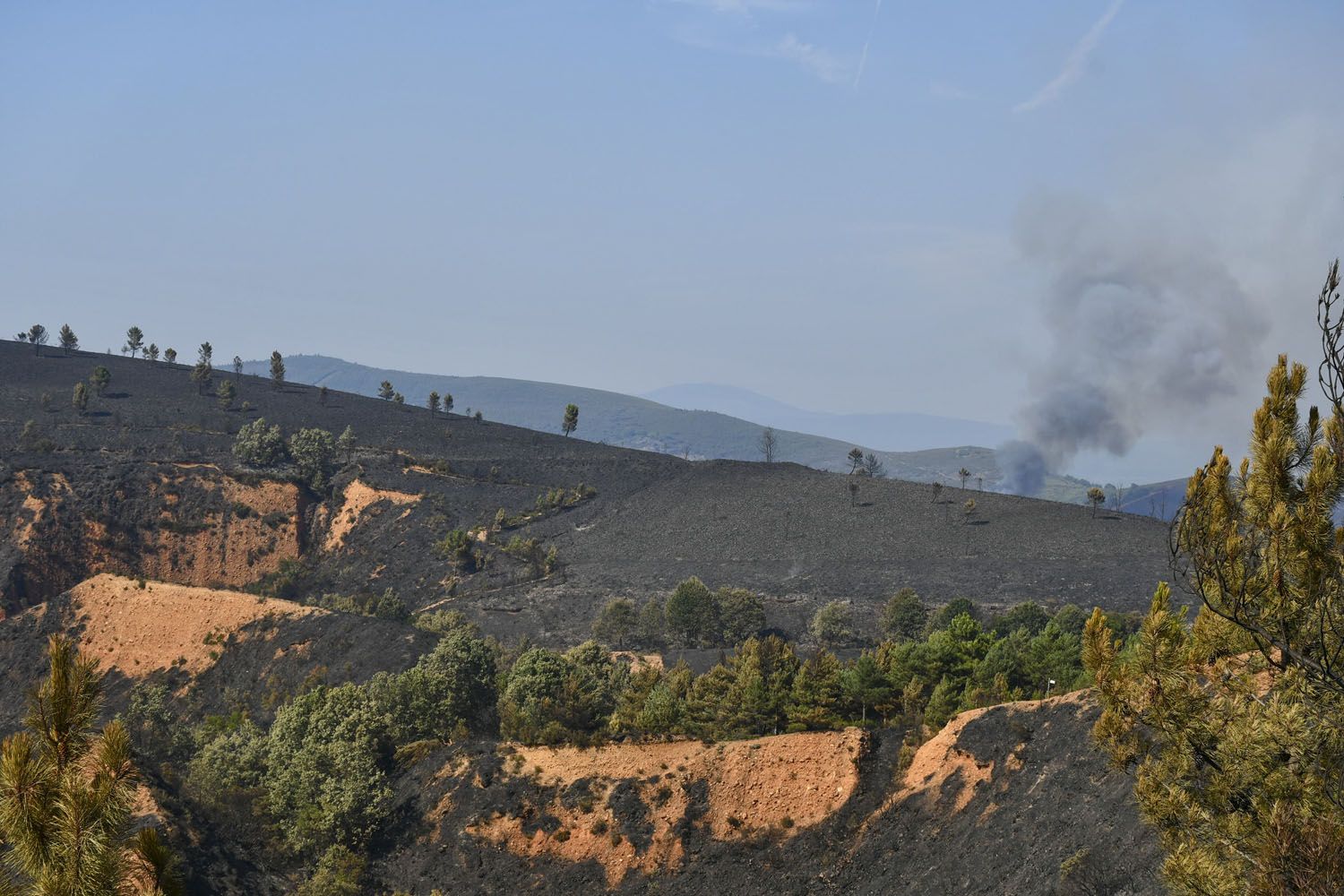 El incendio de Veguellina llega La Leitosa 3 El incendio de Veguellina llega La Leitosa 3