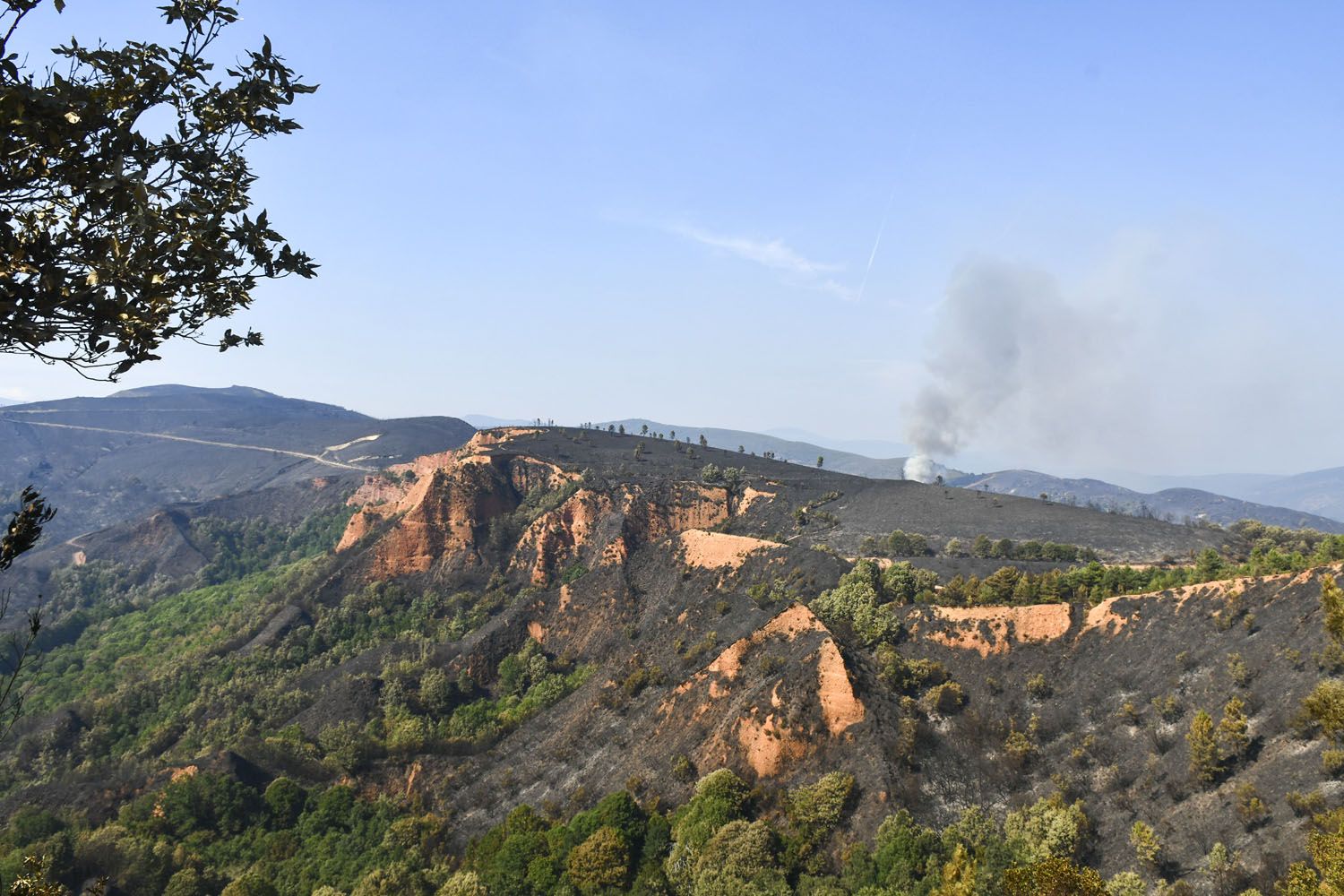 El incendio de Veguellina llega La Leitosa 4 El incendio de Veguellina llega La Leitosa 4