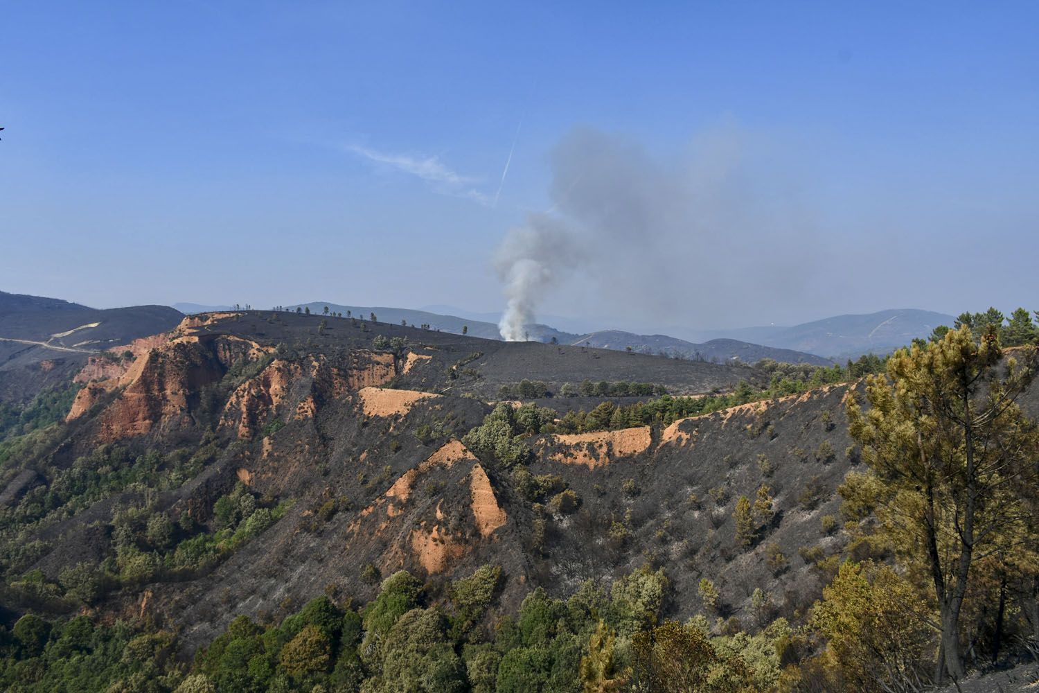 El incendio de Veguellina llega La Leitosa 8 El incendio de Veguellina llega La Leitosa 8