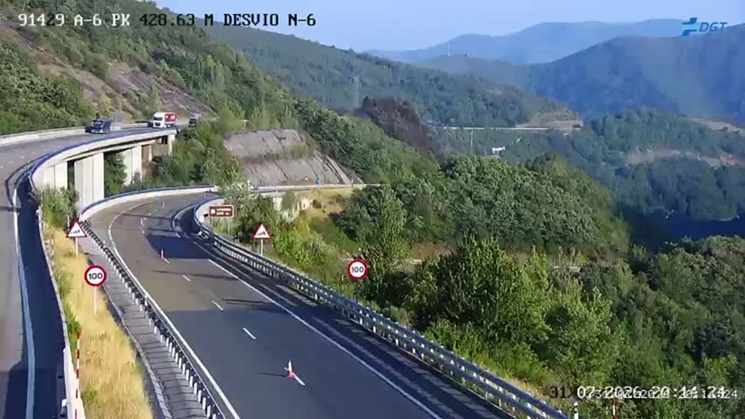 Estado actual de la A6 en Vega de Valcarce por el incendio de San Tirso Estado actual de la A6 en Vega de Valcarce por el incendio de San Tirso