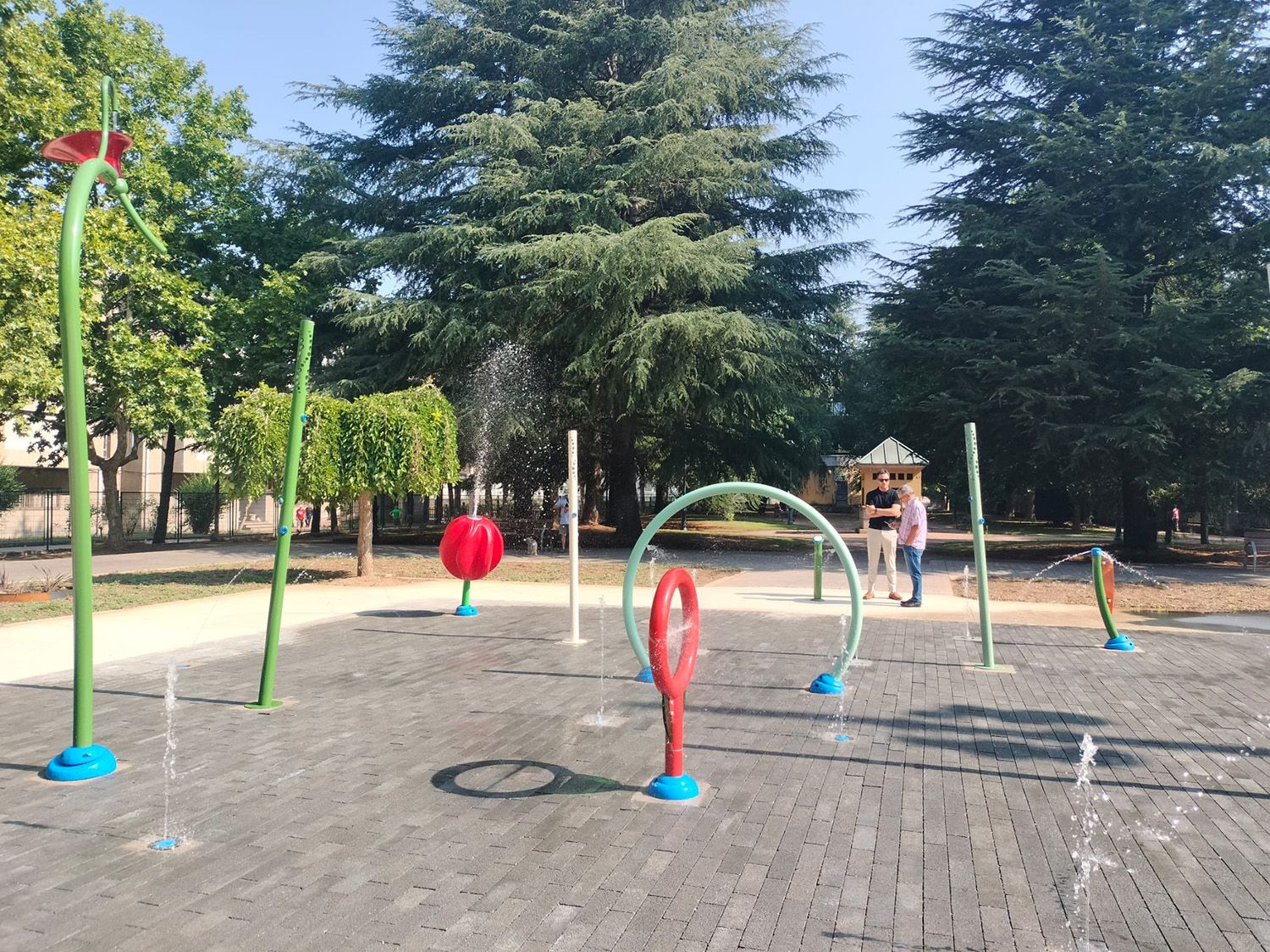 Zona de juegos acuáticos en el Parque de la Concordia de Ponferrada 3 Zona de juegos acuáticos en el Parque de la Concordia de Ponferrada 3