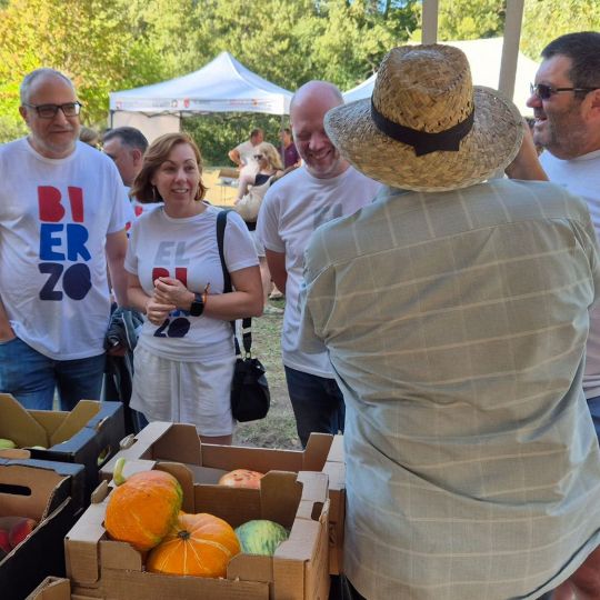 Feria 'Apostando por El Bierzo' en Palacios del Sil Feria 'Apostando por El Bierzo' en Palacios del Sil