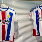 Ya a la venta la nueva camiseta de la Ponferradina | SD Ponferradina Ya a la venta la nueva camiseta de la Ponferradina | SD Ponferradina