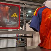 Camiseta de la Selección española de fútbol en Ponferrada | Foto: Dani Merino, InfoBierzo