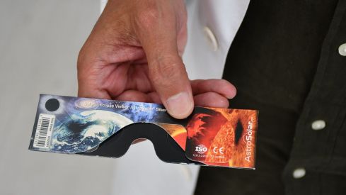 Consejos de Óptica Pro Fernando para ver el eclipse con seguridad Consejos de Óptica Pro Fernando para ver el eclipse con seguridad