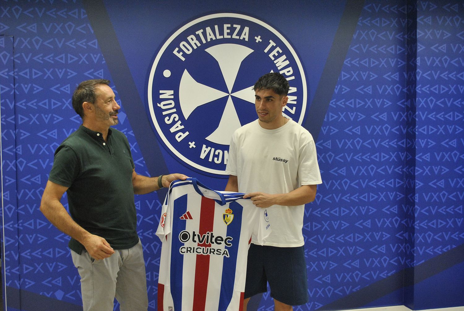 Presentación de Pablo Muñoz como nuevo jugador de la Ponferradina 2