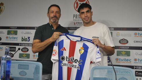 Presentación de Pablo Muñoz como nuevo jugador de la Ponferradina