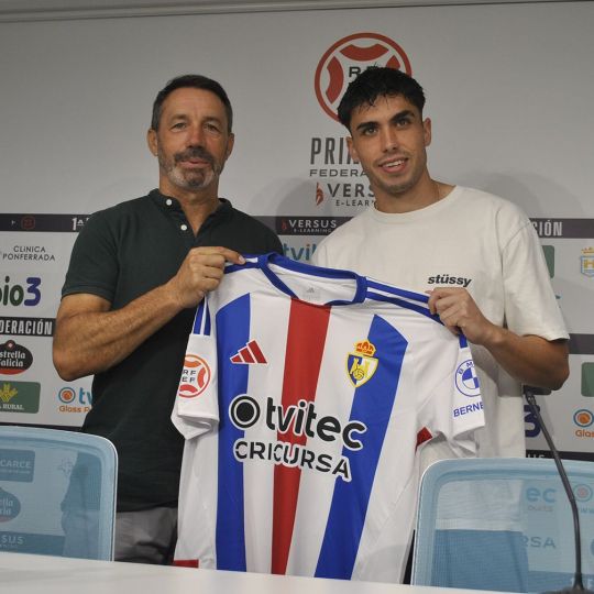 Presentación de Pablo Muñoz como nuevo jugador de la Ponferradina