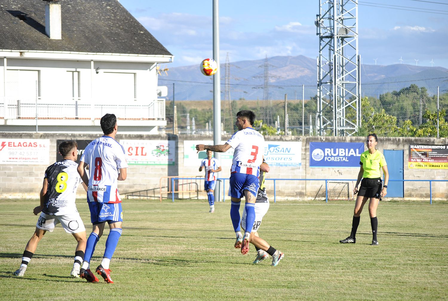 Partido entre la Ponferradina y el Unionistas en pretemporada | Foto: Norberto de la Mata Partido entre la Ponferradina y el Unionistas en pretemporada | Foto: Norberto de la Mata