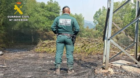 Detenida la presunta responsable de un incendio forestal en Vega de Espinareda | Guardia Civil Detenida la presunta responsable de un incendio forestal en Vega de Espinareda | Guardia Civil