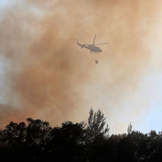 Incendio forestal en Cifuentes de Rueda, en el municipio de Gradefes (León) | Peio García / ICAL Incendio forestal en Cifuentes de Rueda, en el municipio de Gradefes (León) | Peio García / ICAL