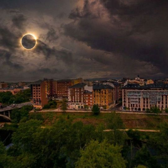 Simulación del eclipse de sol en Ponferrada Simulación del eclipse de sol en Ponferrada