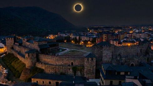 Simulación del eclipse de sol en el Castillo de Ponferrada