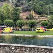 La ministra de Sanidad auxilia a un bañista en Villafranca del Bierzo | Foto: Cedida a InfoBierzo La ministra de Sanidad auxilia a un bañista en Villafranca del Bierzo | Foto: Cedida a InfoBierzo
