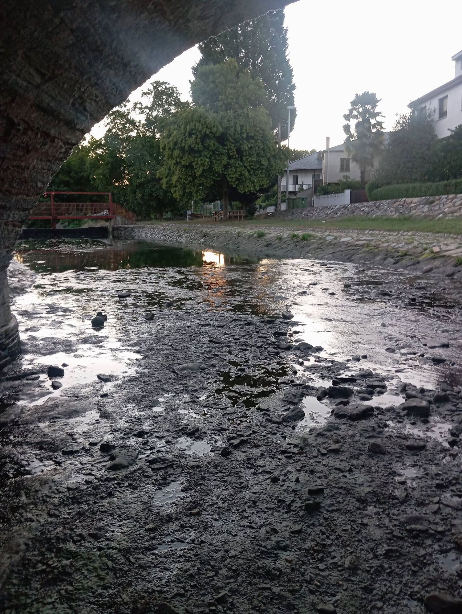 Escasez de agua en el río Oza en Toral de Merayo 2 Escasez de agua en el río Oza en Toral de Merayo 2
