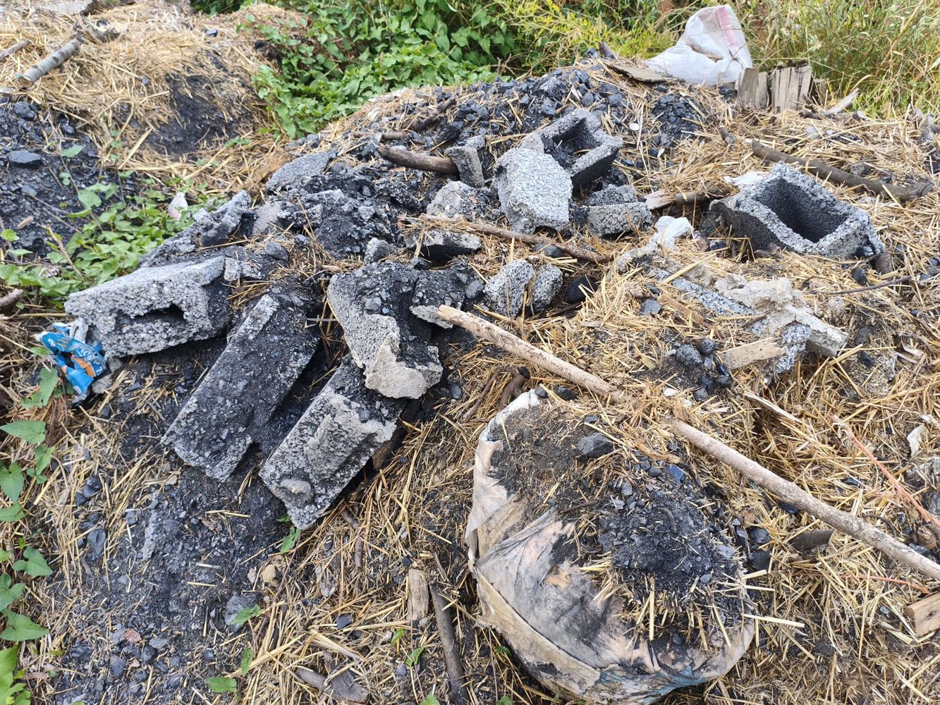 Descubren uralita enterrada junto a un acuífero en Narayola | Coalición por el Bierzo Descubren uralita enterrada junto a un acuífero en Narayola | Coalición por el Bierzo