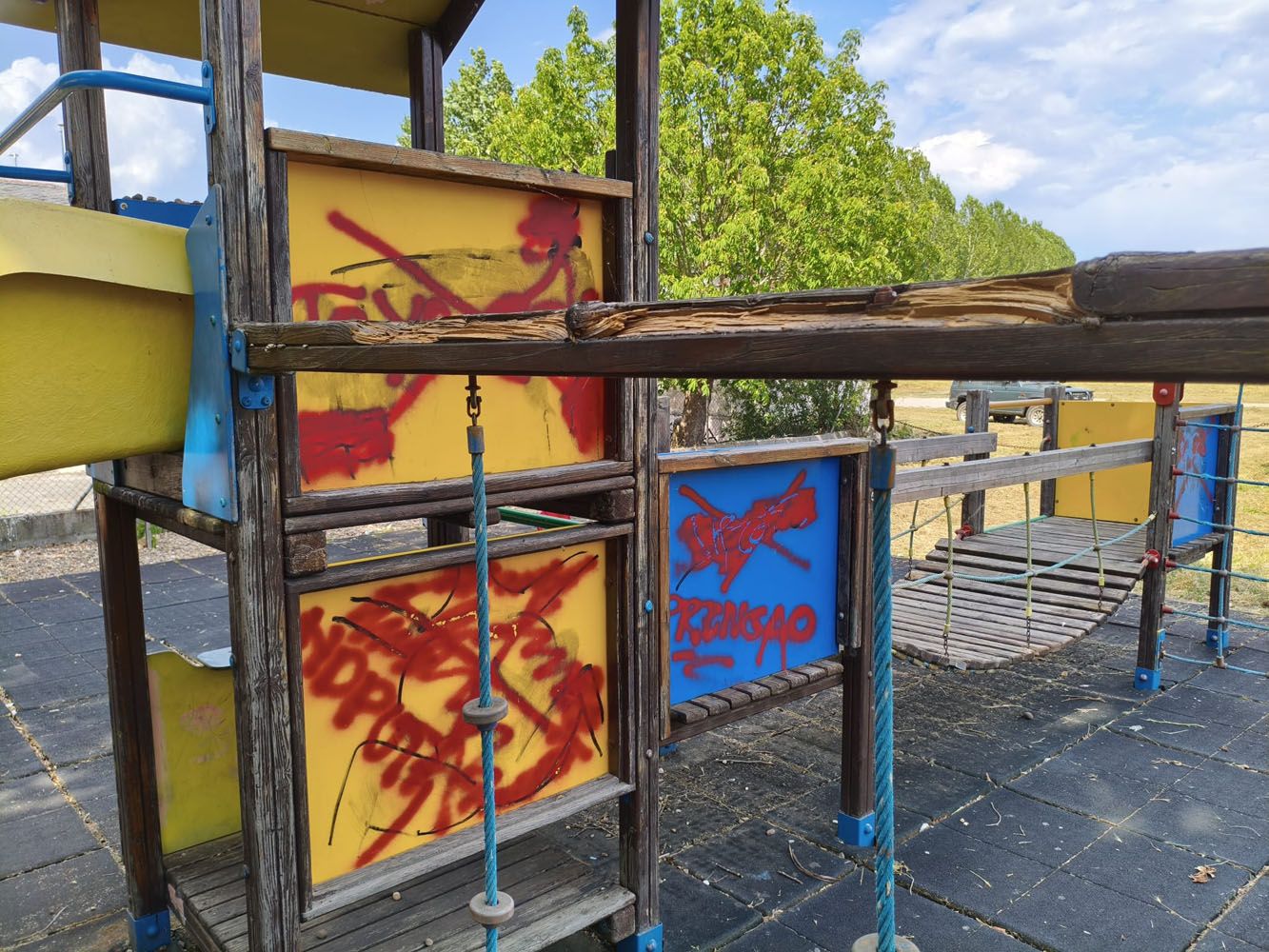 Parque infantil de Narayola | Coalición por el Bierzo Parque infantil de Narayola | Coalición por el Bierzo