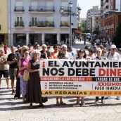 Las pedanías ponferradinas de Columbrianos, Peñalba de Santiago y San Clemente de Valdueza, se concentran ante el Ayuntamiento de Ponferrada en protesta por el retraso en el pago de subvenciones | Foto: César Sánchez, ICAL Las pedanías ponferradinas de Columbrianos, Peñalba de Santiago y San Clemente de Valdueza, se concentran ante el Ayuntamiento de Ponferrada en protesta por el retraso en el pago de subvenciones | Foto: César Sánchez, ICAL