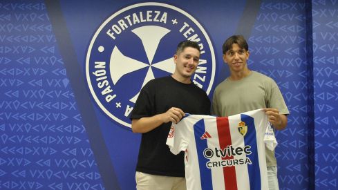 Aleix Roig presentado con la Ponferradina Aleix Roig presentado con la Ponferradina