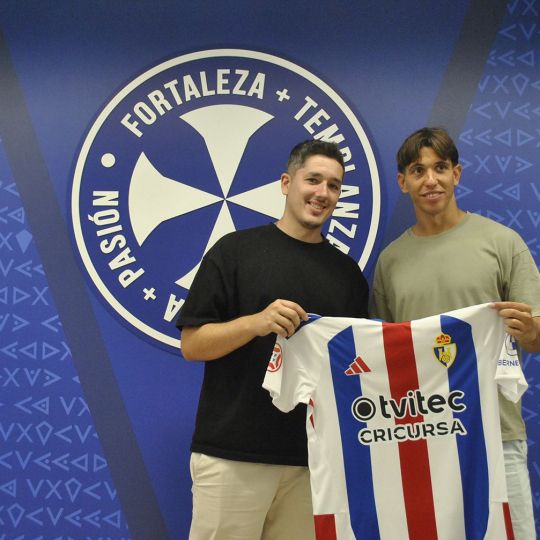 Aleix Roig presentado con la Ponferradina Aleix Roig presentado con la Ponferradina