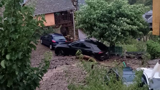 Dos fallecidas tras la riada y el deslizamiento de tierra en Manzanedo de Valdueza (Ponferrada) Dos fallecidas tras la riada y el deslizamiento de tierra en Manzanedo de Valdueza (Ponferrada)