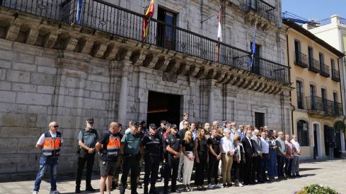 Concentración silenciosa en recuerdo de las dos víctimas mortales de la riada de Manzanedo de Valdueza (Ponferrada)| Foto: César Sánchez, ICAL