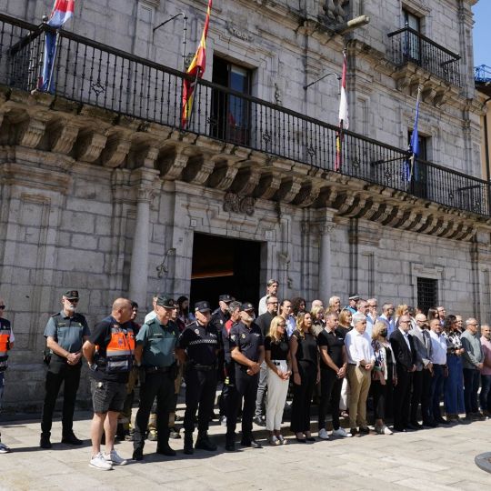 Concentración silenciosa en recuerdo de las dos víctimas mortales de la riada de Manzanedo de Valdueza (Ponferrada)| Foto: César Sánchez, ICAL