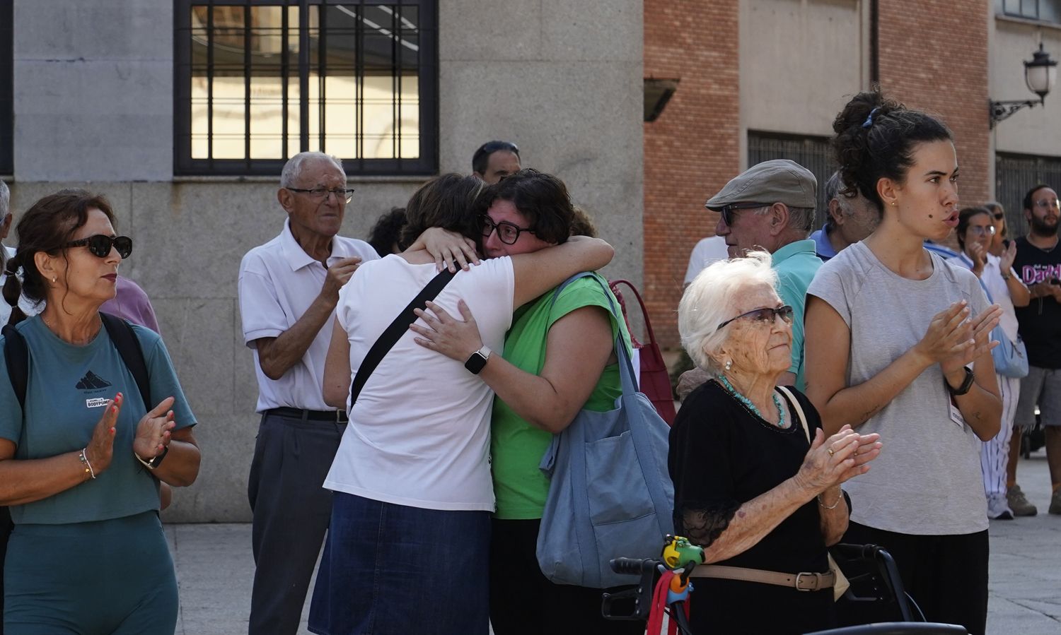 Concentración silenciosa en recuerdo de las dos víctimas mortales de la riada de Manzanedo de Valdueza (Ponferrada) (7) | Foto: César Sánchez, ICAL Concentración silenciosa en recuerdo de las dos víctimas mortales de la riada de Manzanedo de Valdueza (Ponferrada) (7) | Foto: César Sánchez, ICAL