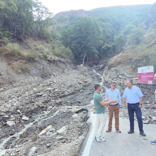 Visita de la Diputación a la carretera de Peñalba de Santiago | Foto: Diputación de León Visita de la Diputación a la carretera de Peñalba de Santiago | Foto: Diputación de León