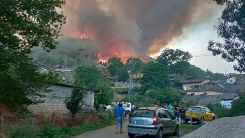 Incendio forestal en Prado de La Somoza