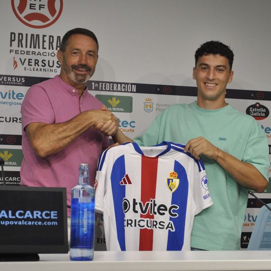 Emi Hernández califica su llegada a la Ponferradina como «un paso muy importante» en su carrera Emi Hernández califica su llegada a la Ponferradina como «un paso muy importante» en su carrera