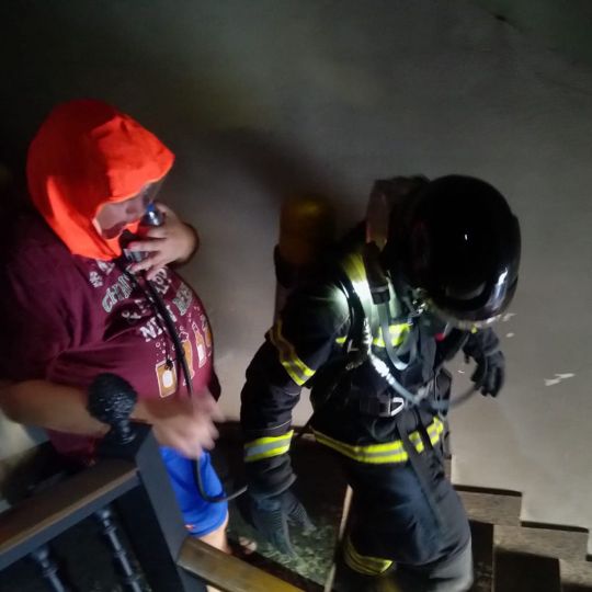Desalojo de un vecino de Camponaraya por un incendio en su vivienda | Foto: Bomberos de Ponferrada Desalojo de un vecino de Camponaraya por un incendio en su vivienda | Foto: Bomberos de Ponferrada