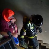 Desalojo de un vecino de Camponaraya por un incendio en su vivienda | Foto: Bomberos de Ponferrada