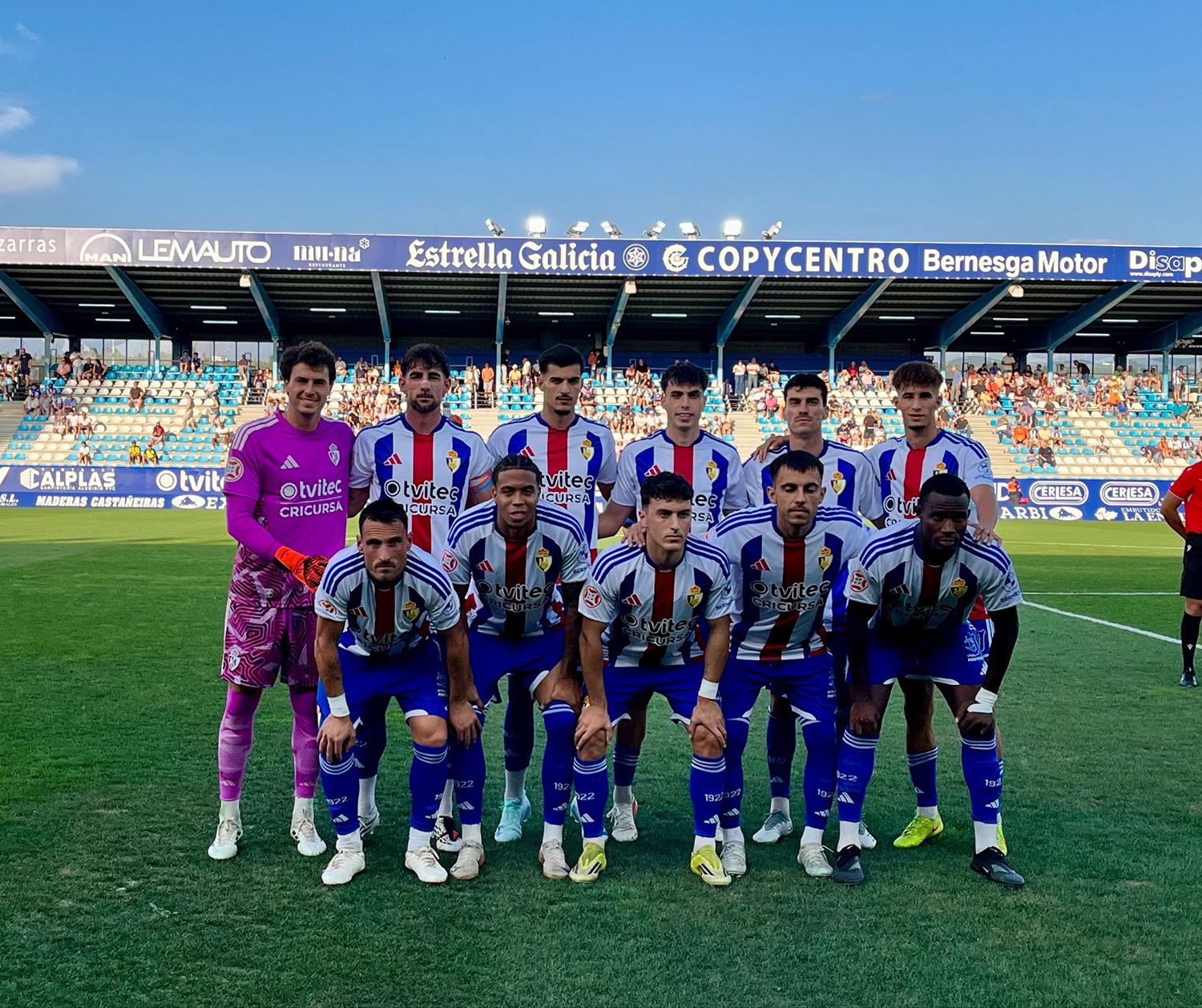 Alineación de la Ponferradina en El Toralín Alineación de la Ponferradina en El Toralín