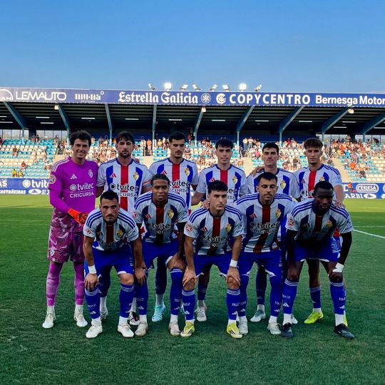 Alineación de la Ponferradina en El Toralín Alineación de la Ponferradina en El Toralín