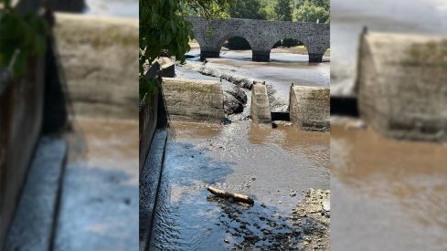 El río Meruelo a su paso por Molinaseca El río Meruelo a su paso por Molinaseca