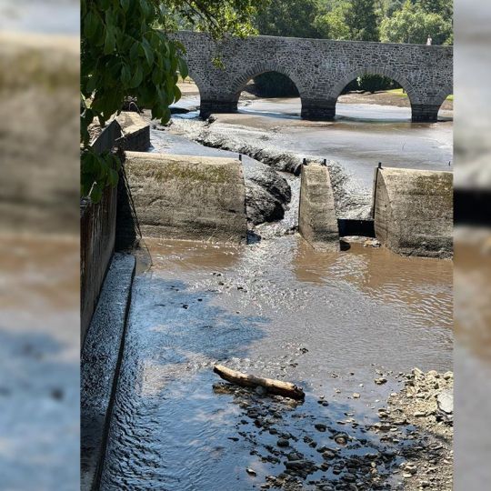 El río Meruelo a su paso por Molinaseca
