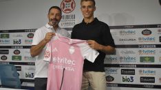 Presentación de Aranda como nuevo jugador de la Ponferradina | Foto: Norberto de la Mata Presentación de Aranda como nuevo jugador de la Ponferradina | Foto: Norberto de la Mata