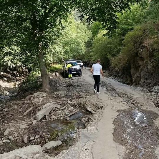 Estado de la carretera de Carracedo de Compludo seis días después de la riada Estado de la carretera de Carracedo de Compludo seis días después de la riada