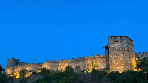 Iluminaciión de la ladera del Castillo de los Templarios de Ponferrada Iluminaciión de la ladera del Castillo de los Templarios de Ponferrada